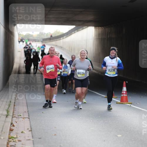05.10.2025 - 20. swb-Marathon Bremen Michael Strokosch http://msf.ph/oto/9209157 05.10.2025 11:08:20 Laufen 10340, 68, 09, 10339, 11378 meine-sportfotos.de