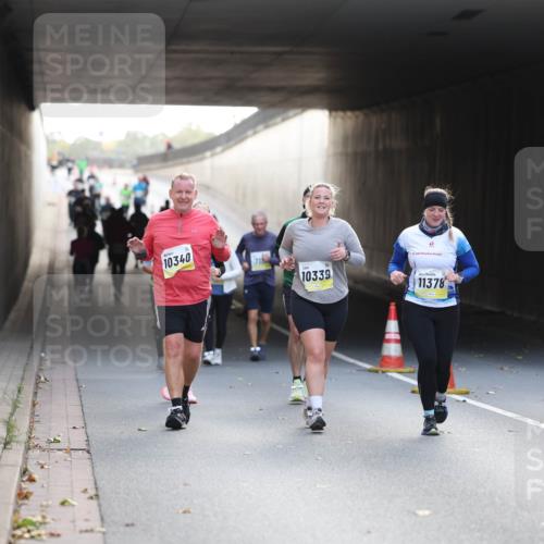 05.10.2025 - 20. swb-Marathon Bremen Michael Strokosch http://msf.ph/oto/9209162 05.10.2025 11:08:21 Laufen 10340, 71, 10339, 11378 meine-sportfotos.de