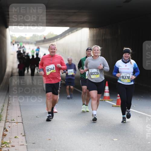 05.10.2025 - 20. swb-Marathon Bremen Michael Strokosch http://msf.ph/oto/9209170 05.10.2025 11:08:22 Laufen 10340, 7110, 10339, 11378 meine-sportfotos.de