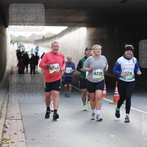 05.10.2025 - 20. swb-Marathon Bremen Michael Strokosch http://msf.ph/oto/9209172 05.10.2025 11:08:22 Laufen 10340, 7110, 10339, 18, 378 meine-sportfotos.de