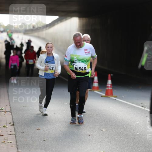 05.10.2025 - 20. swb-Marathon Bremen Michael Strokosch http://msf.ph/oto/9209184 05.10.2025 11:08:29 Laufen 42, 195, 09, 10846, 976 meine-sportfotos.de
