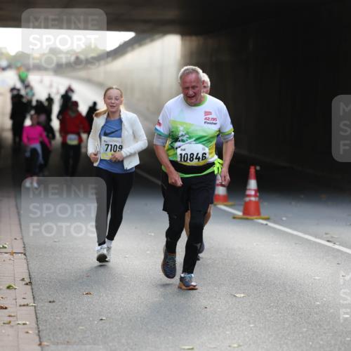 05.10.2025 - 20. swb-Marathon Bremen Michael Strokosch http://msf.ph/oto/9209186 05.10.2025 11:08:29 Laufen 7109, 42, 195, 10846 meine-sportfotos.de