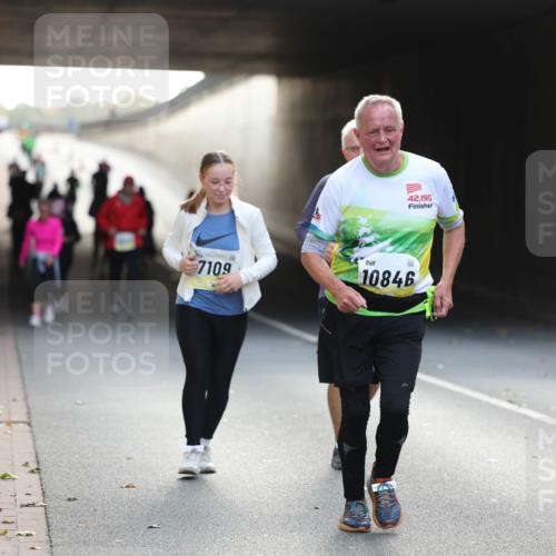 05.10.2025 - 20. swb-Marathon Bremen Michael Strokosch http://msf.ph/oto/9209200 05.10.2025 11:08:31 Laufen 42, 195, 7109, 10846 meine-sportfotos.de