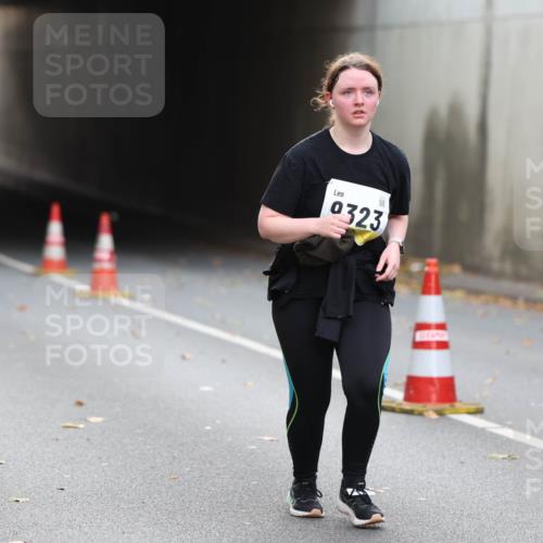 05.10.2025 - 20. swb-Marathon Bremen Michael Strokosch http://msf.ph/oto/9209201 05.10.2025 11:12:17 Laufen 0323 meine-sportfotos.de