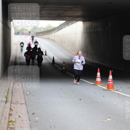 05.10.2025 - 20. swb-Marathon Bremen Michael Strokosch http://msf.ph/oto/9209230 05.10.2025 11:12:50 Laufen 9688 meine-sportfotos.de