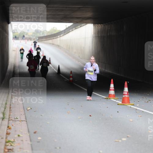 05.10.2025 - 20. swb-Marathon Bremen Michael Strokosch http://msf.ph/oto/9209233 05.10.2025 11:12:51 Laufen 9688 meine-sportfotos.de