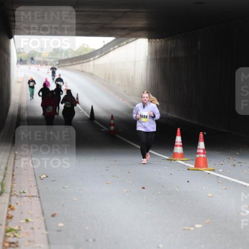 05.10.2025 - 20. swb-Marathon Bremen Michael Strokosch http://msf.ph/oto/9209234 05.10.2025 11:12:51 Laufen 9688 meine-sportfotos.de