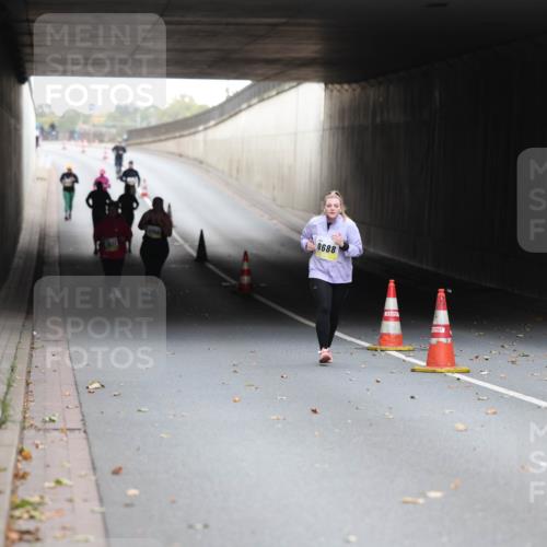 05.10.2025 - 20. swb-Marathon Bremen Michael Strokosch http://msf.ph/oto/9209237 05.10.2025 11:12:52 Laufen 9688 meine-sportfotos.de