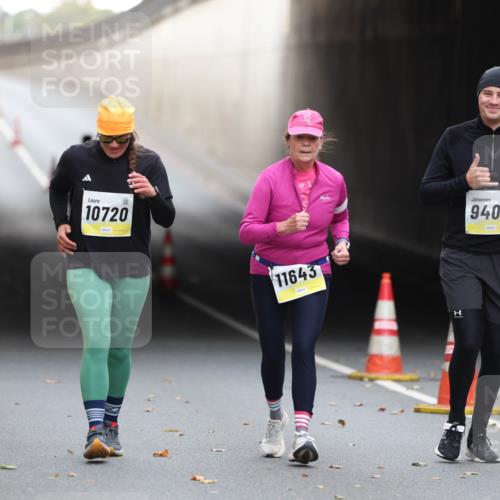 05.10.2025 - 20. swb-Marathon Bremen Michael Strokosch http://msf.ph/oto/9209278 05.10.2025 11:13:23 Laufen 10720, 9405, 11643 meine-sportfotos.de