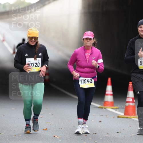 05.10.2025 - 20. swb-Marathon Bremen Michael Strokosch http://msf.ph/oto/9209279 05.10.2025 11:13:24 Laufen 0720, 11643, 9405 meine-sportfotos.de