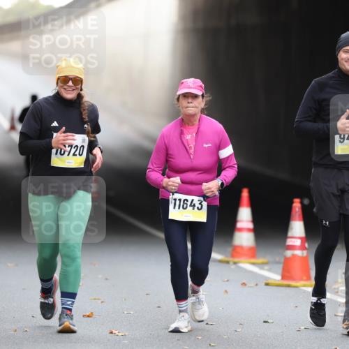 05.10.2025 - 20. swb-Marathon Bremen Michael Strokosch http://msf.ph/oto/9209280 05.10.2025 11:13:24 Laufen 720, 9405, 11643 meine-sportfotos.de