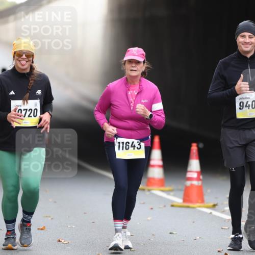 05.10.2025 - 20. swb-Marathon Bremen Michael Strokosch http://msf.ph/oto/9209282 05.10.2025 11:13:25 Laufen 9405, 720, 11643 meine-sportfotos.de