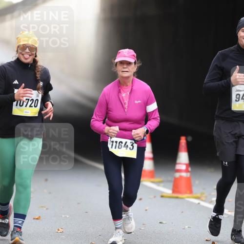 05.10.2025 - 20. swb-Marathon Bremen Michael Strokosch http://msf.ph/oto/9209283 05.10.2025 11:13:25 Laufen 10720, 9405, 11643, 3 meine-sportfotos.de