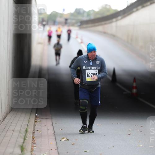 05.10.2025 - 20. swb-Marathon Bremen Michael Strokosch http://msf.ph/oto/9209297 05.10.2025 11:14:15 Laufen 10700 meine-sportfotos.de