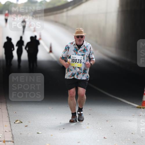 05.10.2025 - 20. swb-Marathon Bremen Michael Strokosch http://msf.ph/oto/9209312 05.10.2025 11:14:45 Laufen 10035 meine-sportfotos.de
