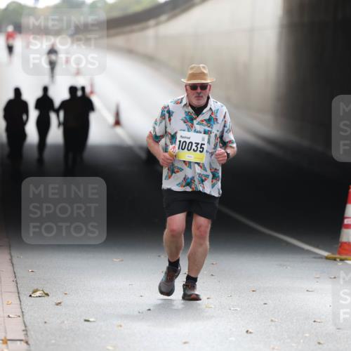 05.10.2025 - 20. swb-Marathon Bremen Michael Strokosch http://msf.ph/oto/9209313 05.10.2025 11:14:45 Laufen 10035 meine-sportfotos.de