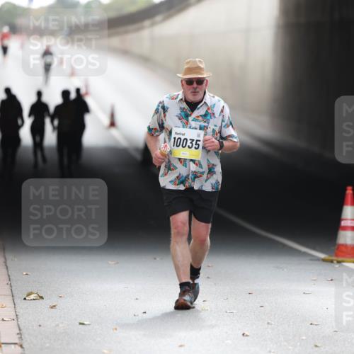 05.10.2025 - 20. swb-Marathon Bremen Michael Strokosch http://msf.ph/oto/9209314 05.10.2025 11:14:45 Laufen 10035 meine-sportfotos.de