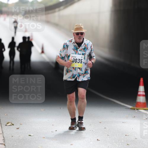 05.10.2025 - 20. swb-Marathon Bremen Michael Strokosch http://msf.ph/oto/9209315 05.10.2025 11:14:45 Laufen 0035 meine-sportfotos.de