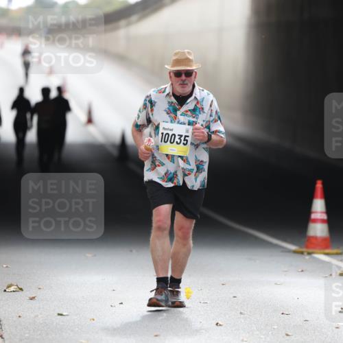 05.10.2025 - 20. swb-Marathon Bremen Michael Strokosch http://msf.ph/oto/9209317 05.10.2025 11:14:46 Laufen 10035 meine-sportfotos.de