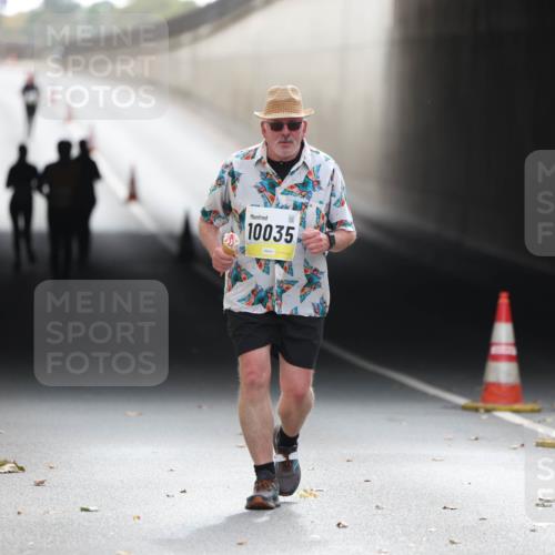 05.10.2025 - 20. swb-Marathon Bremen Michael Strokosch http://msf.ph/oto/9209318 05.10.2025 11:14:46 Laufen 10035 meine-sportfotos.de