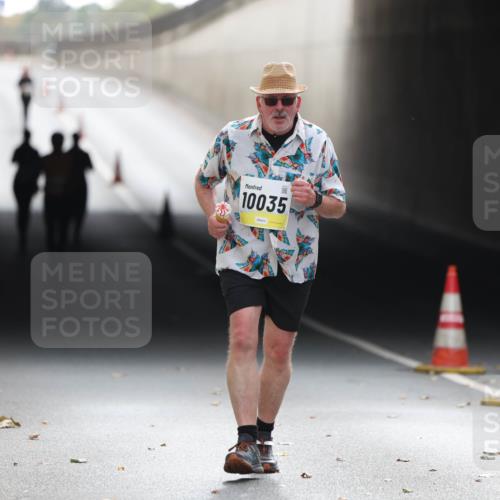 05.10.2025 - 20. swb-Marathon Bremen Michael Strokosch http://msf.ph/oto/9209320 05.10.2025 11:14:47 Laufen 10035, 4 meine-sportfotos.de