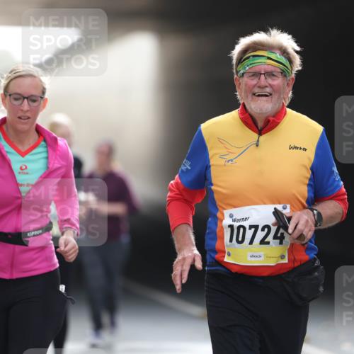 05.10.2025 - 20. swb-Marathon Bremen Michael Strokosch http://msf.ph/oto/9209329 05.10.2025 11:15:07 Laufen 10724 meine-sportfotos.de