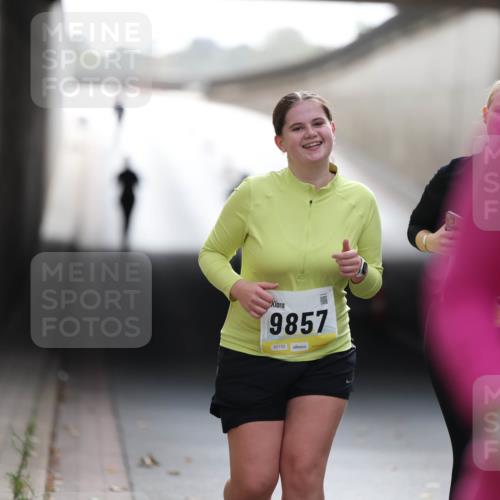 05.10.2025 - 20. swb-Marathon Bremen Michael Strokosch http://msf.ph/oto/9209331 05.10.2025 11:15:10 Laufen 9857, 02133 meine-sportfotos.de