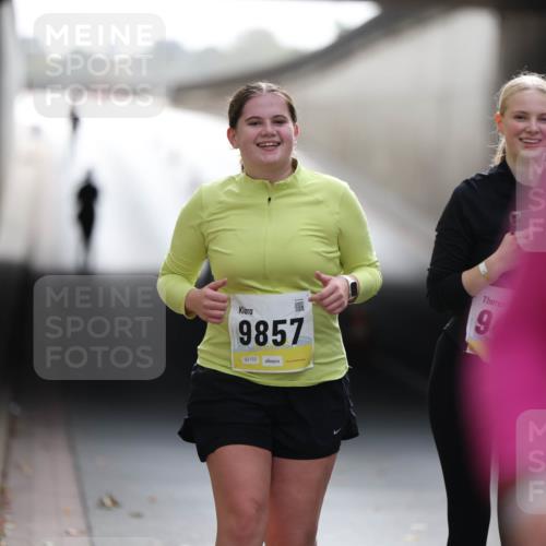 05.10.2025 - 20. swb-Marathon Bremen Michael Strokosch http://msf.ph/oto/9209332 05.10.2025 11:15:10 Laufen 9857, 9, 02133 meine-sportfotos.de
