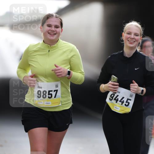05.10.2025 - 20. swb-Marathon Bremen Michael Strokosch http://msf.ph/oto/9209334 05.10.2025 11:15:11 Laufen 9857, 9445, 02133 meine-sportfotos.de
