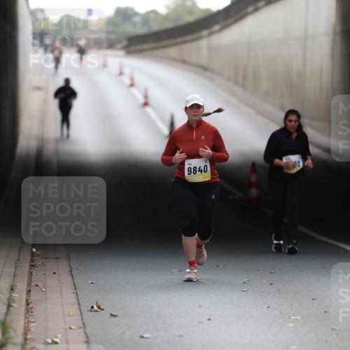 05.10.2025 - 20. swb-Marathon Bremen Michael Strokosch http://msf.ph/oto/9209337 05.10.2025 11:15:26 Laufen 9840, 80 meine-sportfotos.de