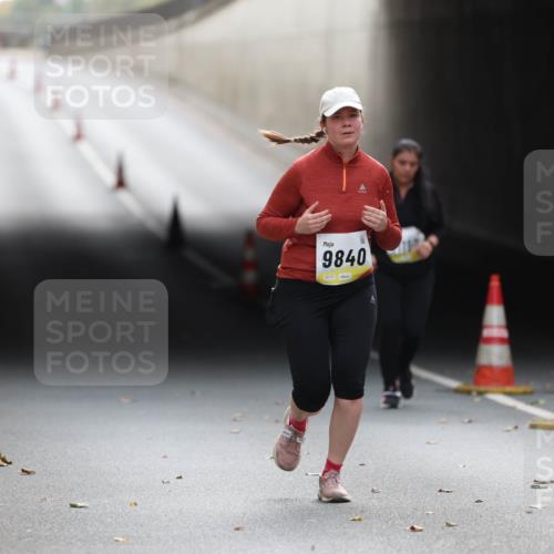 05.10.2025 - 20. swb-Marathon Bremen Michael Strokosch http://msf.ph/oto/9209343 05.10.2025 11:15:28 Laufen 9840 meine-sportfotos.de