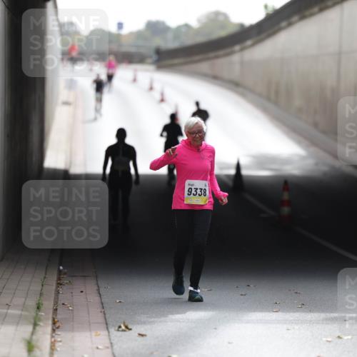 05.10.2025 - 20. swb-Marathon Bremen Michael Strokosch http://msf.ph/oto/9209382 05.10.2025 11:16:48 Laufen 9338 meine-sportfotos.de