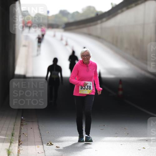 05.10.2025 - 20. swb-Marathon Bremen Michael Strokosch http://msf.ph/oto/9209387 05.10.2025 11:16:50 Laufen 9338 meine-sportfotos.de