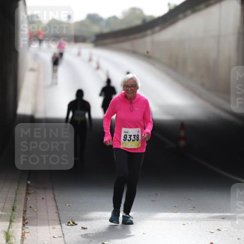 05.10.2025 - 20. swb-Marathon Bremen Michael Strokosch http://msf.ph/oto/9209388 05.10.2025 11:16:50 Laufen 9338 meine-sportfotos.de