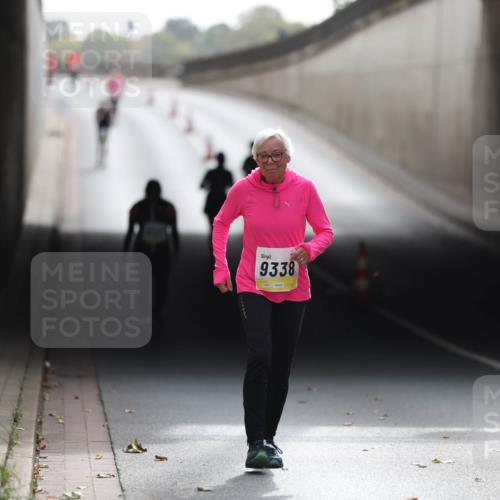 05.10.2025 - 20. swb-Marathon Bremen Michael Strokosch http://msf.ph/oto/9209390 05.10.2025 11:16:51 Laufen 9338 meine-sportfotos.de