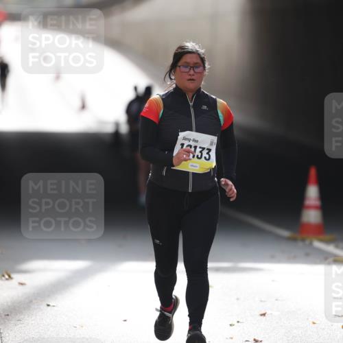 05.10.2025 - 20. swb-Marathon Bremen Michael Strokosch http://msf.ph/oto/9209397 05.10.2025 11:17:01 Laufen 133 meine-sportfotos.de