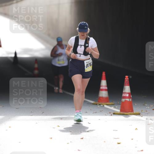 05.10.2025 - 20. swb-Marathon Bremen Michael Strokosch http://msf.ph/oto/9209401 05.10.2025 11:17:10 Laufen 976 meine-sportfotos.de