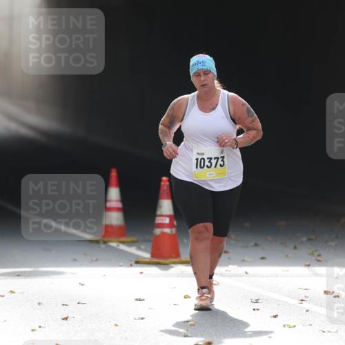 05.10.2025 - 20. swb-Marathon Bremen Michael Strokosch http://msf.ph/oto/9209416 05.10.2025 11:17:21 Laufen 10373 meine-sportfotos.de