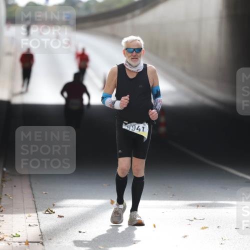 05.10.2025 - 20. swb-Marathon Bremen Michael Strokosch http://msf.ph/oto/9209423 05.10.2025 11:17:34 Laufen 1941 meine-sportfotos.de
