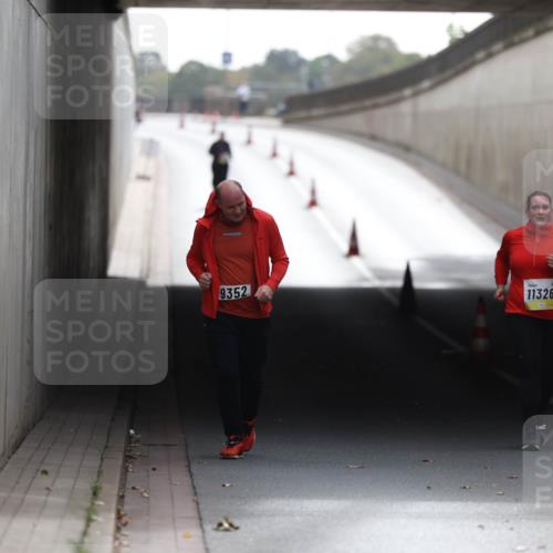 05.10.2025 - 20. swb-Marathon Bremen Michael Strokosch http://msf.ph/oto/9209433 05.10.2025 11:17:59 Laufen 9352, 11326 meine-sportfotos.de