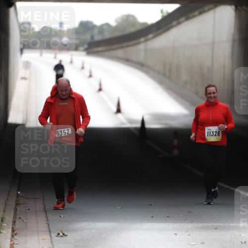 05.10.2025 - 20. swb-Marathon Bremen Michael Strokosch http://msf.ph/oto/9209434 05.10.2025 11:18:00 Laufen 9352, 11326 meine-sportfotos.de