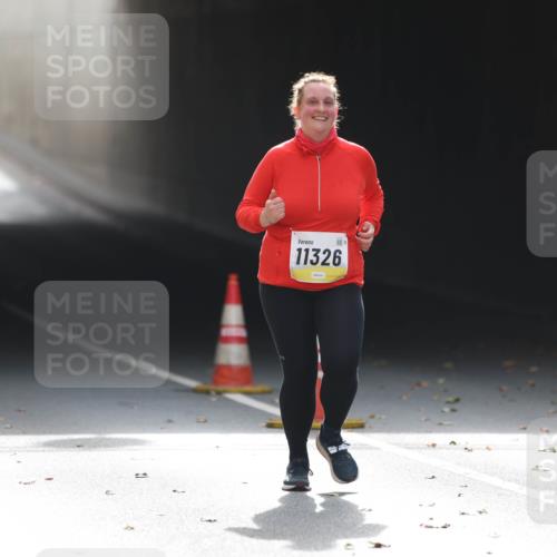 05.10.2025 - 20. swb-Marathon Bremen Michael Strokosch http://msf.ph/oto/9209442 05.10.2025 11:18:05 Laufen 11326 meine-sportfotos.de