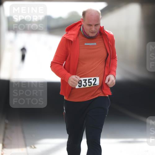 05.10.2025 - 20. swb-Marathon Bremen Michael Strokosch http://msf.ph/oto/9209445 05.10.2025 11:18:07 Laufen 9352 meine-sportfotos.de