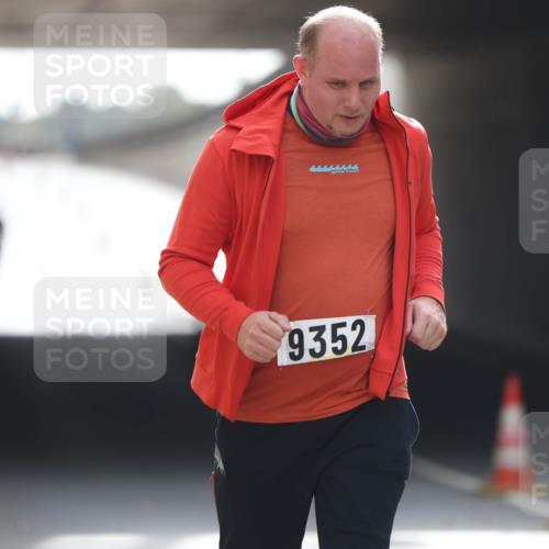05.10.2025 - 20. swb-Marathon Bremen Michael Strokosch http://msf.ph/oto/9209447 05.10.2025 11:18:08 Laufen 9352 meine-sportfotos.de