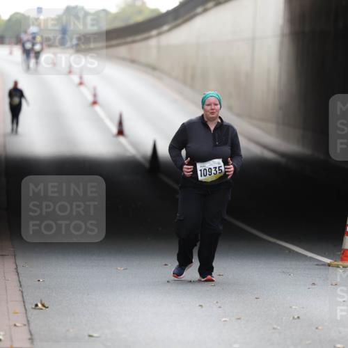 05.10.2025 - 20. swb-Marathon Bremen Michael Strokosch http://msf.ph/oto/9209449 05.10.2025 11:18:38 Laufen 10935 meine-sportfotos.de