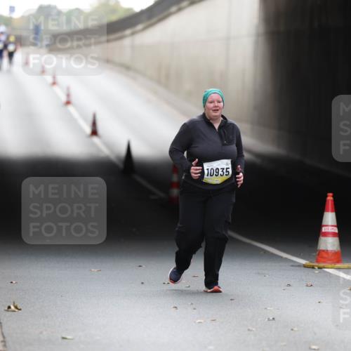 05.10.2025 - 20. swb-Marathon Bremen Michael Strokosch http://msf.ph/oto/9209450 05.10.2025 11:18:38 Laufen 10935 meine-sportfotos.de