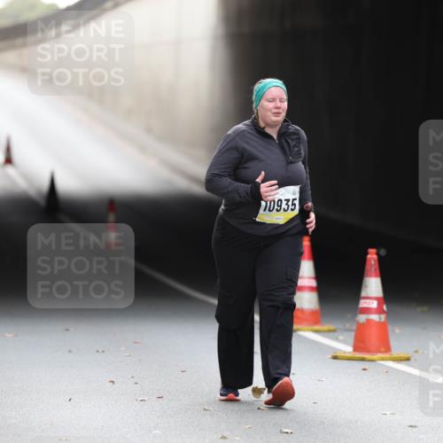 05.10.2025 - 20. swb-Marathon Bremen Michael Strokosch http://msf.ph/oto/9209455 05.10.2025 11:18:41 Laufen 0935 meine-sportfotos.de