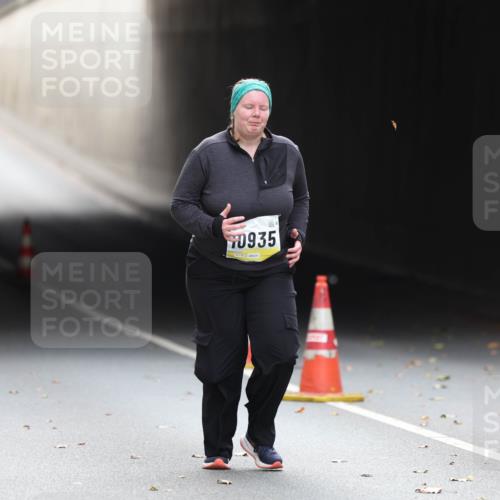 05.10.2025 - 20. swb-Marathon Bremen Michael Strokosch http://msf.ph/oto/9209457 05.10.2025 11:18:41 Laufen 0935 meine-sportfotos.de