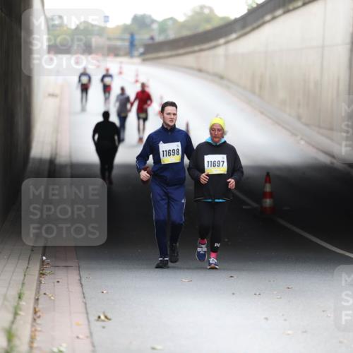 05.10.2025 - 20. swb-Marathon Bremen Michael Strokosch http://msf.ph/oto/9209470 05.10.2025 11:19:30 Laufen 11698, 11697 meine-sportfotos.de
