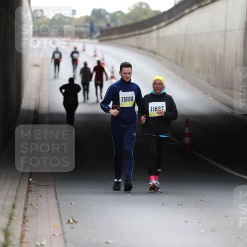 05.10.2025 - 20. swb-Marathon Bremen Michael Strokosch http://msf.ph/oto/9209471 05.10.2025 11:19:31 Laufen 11698, 11697 meine-sportfotos.de